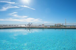 Outdoor pool, a heated pool - Cozy Beachfront 2-bedroom condo in tranquil Indian Shores (Indian Shores)