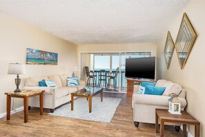 Smart TV - Cozy Beachfront 2-bedroom condo in tranquil Indian Shores (Indian Shores)