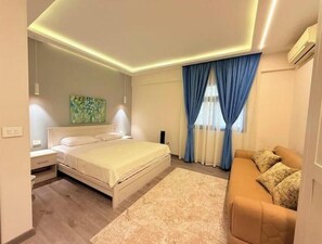 7 bedrooms, iron/ironing board, bed sheets