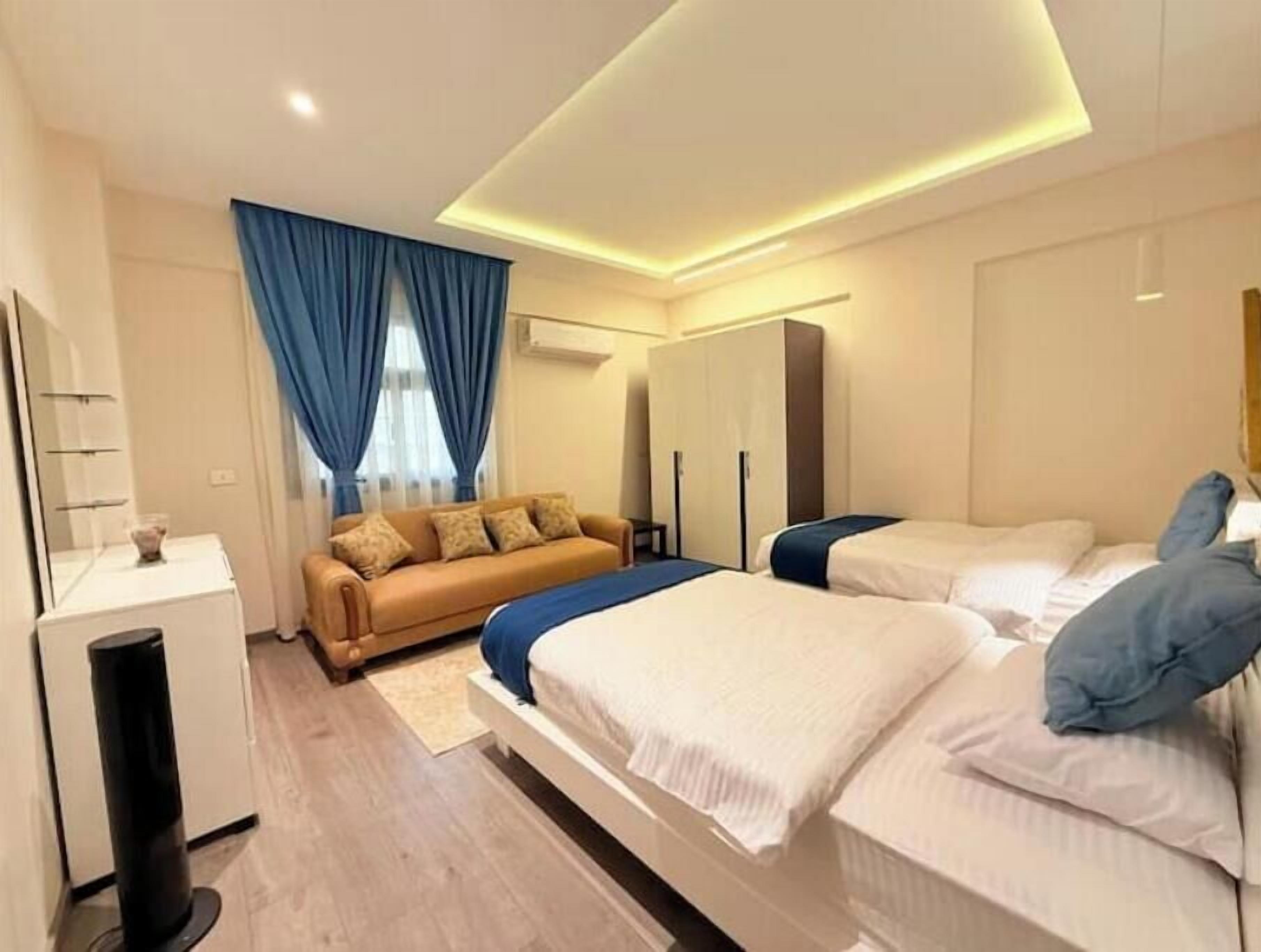 7 habitaciones, tabla de planchar con plancha y ropa de cama 