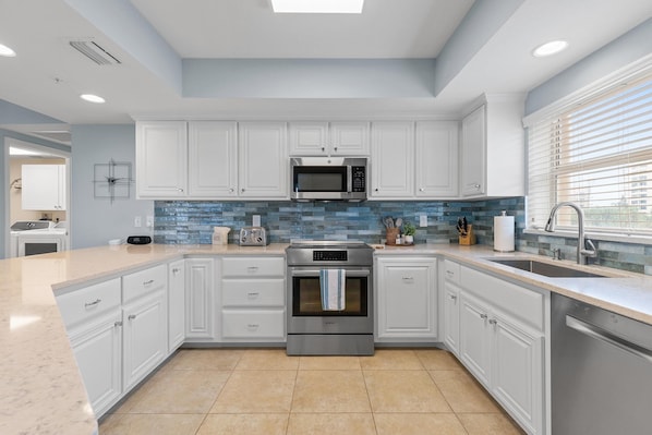 Condo, Multiple Beds (Oceanwalk 20-307) | Private kitchen