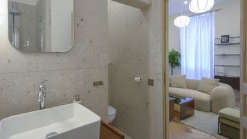 Secador de pelo, toallas