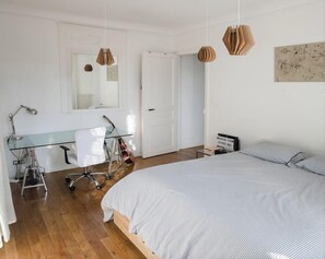 2 chambres, fer et planche à repasser, Wi-Fi, draps fournis
