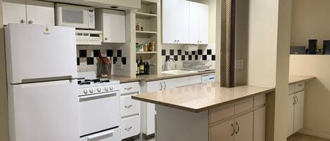 Micro-ondes, four, plaque de cuisson, lave-vaisselle