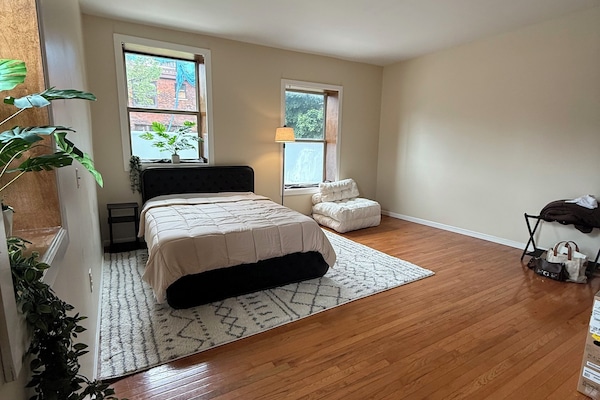 1 slaapkamer, een strijkplank/strijkijzer, wifi, beddengoed