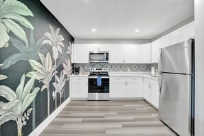 Classic Double Room, 2 Queen Beds | Private kitchen | Fridge, microwave, oven, cookware/dishes/utensils - Stay Hospitality - Fort Lauderdale (Fort Lauderdale)