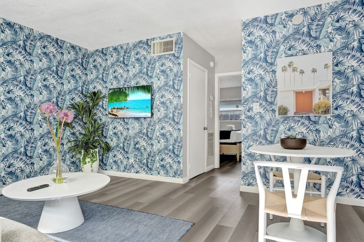 Classic Single Room, 1 Queen Bed, Kitchen | Living area