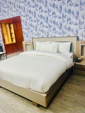 9 habitaciones, tabla de planchar con plancha, wifi y ropa de cama