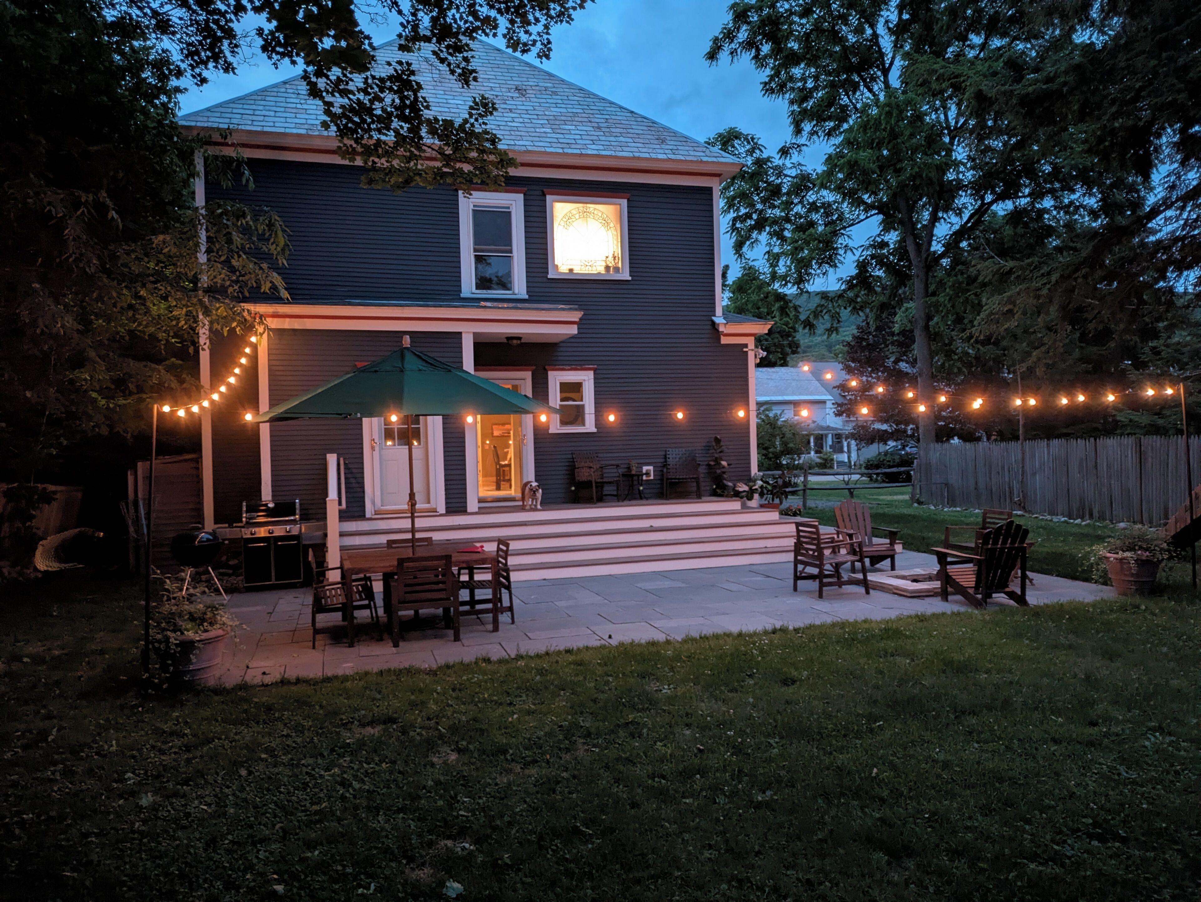 Outdoor dining