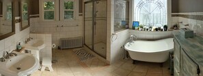 Serviettes fournies, savon, papier toilette