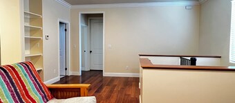 Spiral Staircase guest house
Charming 2-bedroom house with WiFi and AC in Azusa