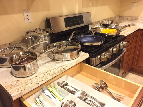 Spiral Staircase guest house
Charming 2-bedroom house with WiFi and AC in Azusa