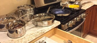 Spiral Staircase guest house
Charming 2-bedroom house with WiFi and AC in Azusa