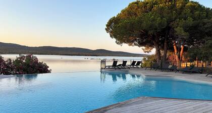 Superb waterfront T2