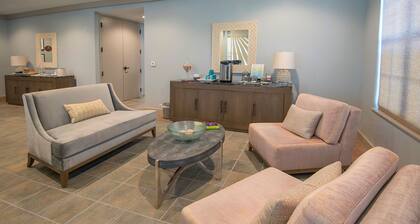 Tropical Escape | King Room w/ Resort Perks