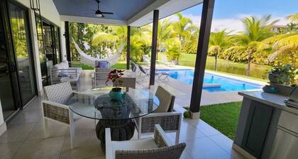 Sophisticated 3 br and private pool at Laguna