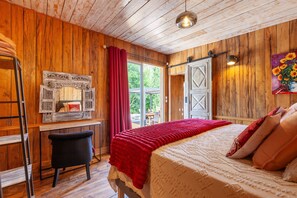 1 slaapkamer, een strijkplank/strijkijzer, wifi, beddengoed