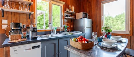 雪櫃、微波爐、焗爐、爐具