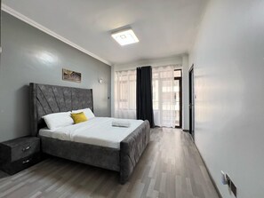 5 habitaciones, tabla de planchar con plancha, wifi y ropa de cama