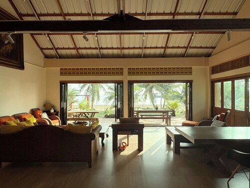 Spacious, breezy, and full of character beachfront villa, Chumphon,Thailand
