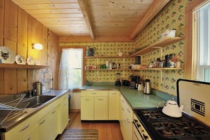 Fridge, oven, coffee/tea maker, cookware/dishes/utensils