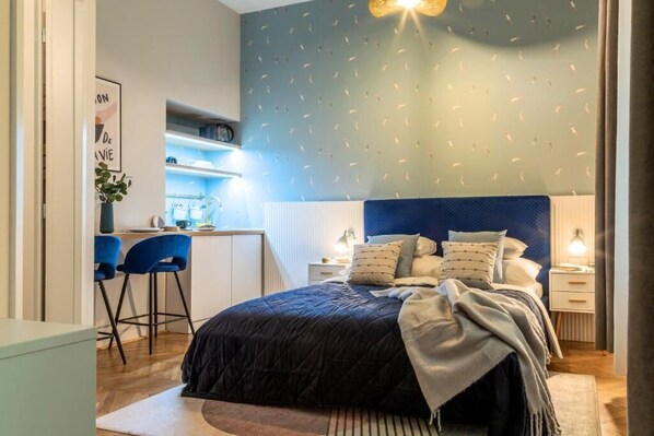 Iron/ironing board, free WiFi, bed sheets