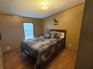 3 bedrooms, iron/ironing board, WiFi, bed sheets