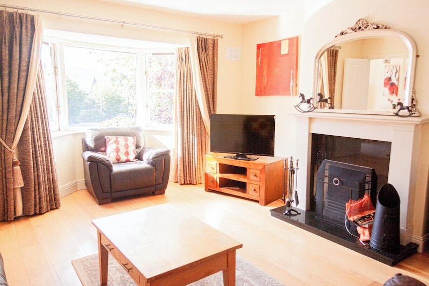The Luxury, Self-catering Townhouses Boast Elegant Decor And Modern. - Kenmare