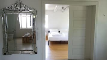 1 slaapkamer, een strijkplank/strijkijzer, wifi, beddengoed