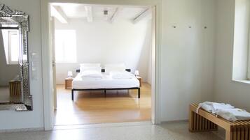 1 habitación, tabla de planchar con plancha, wifi y ropa de cama