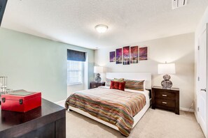 4 habitaciones, tabla de planchar con plancha, wifi y ropa de cama 