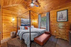 5 bedrooms, desk, travel cot, free WiFi