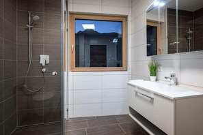 Apartment | Bathroom