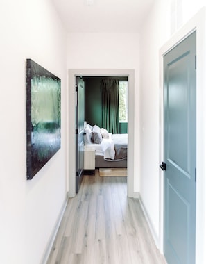 3 Schlafzimmer, Schreibtisch, Bügeleisen/Bügelbrett, Reisekinderbett