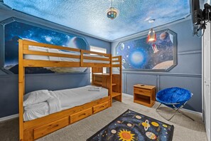 8 bedrooms, iron/ironing board, WiFi, bed sheets