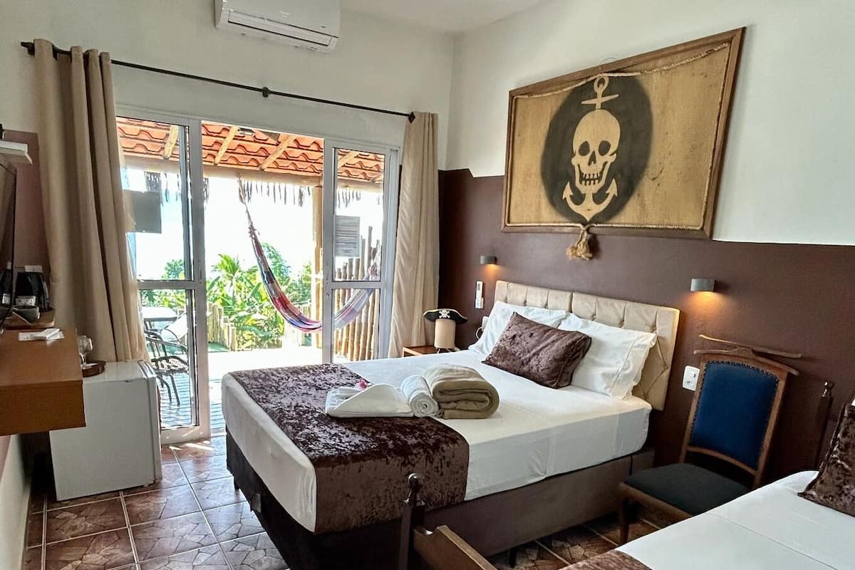 Suite Classic, vista mare | Con stile personalizzato, tende oscuranti, Wi-Fi gratuito, lenzuola