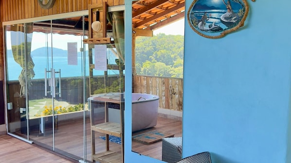 Premium Suite, Sea View | Living area
