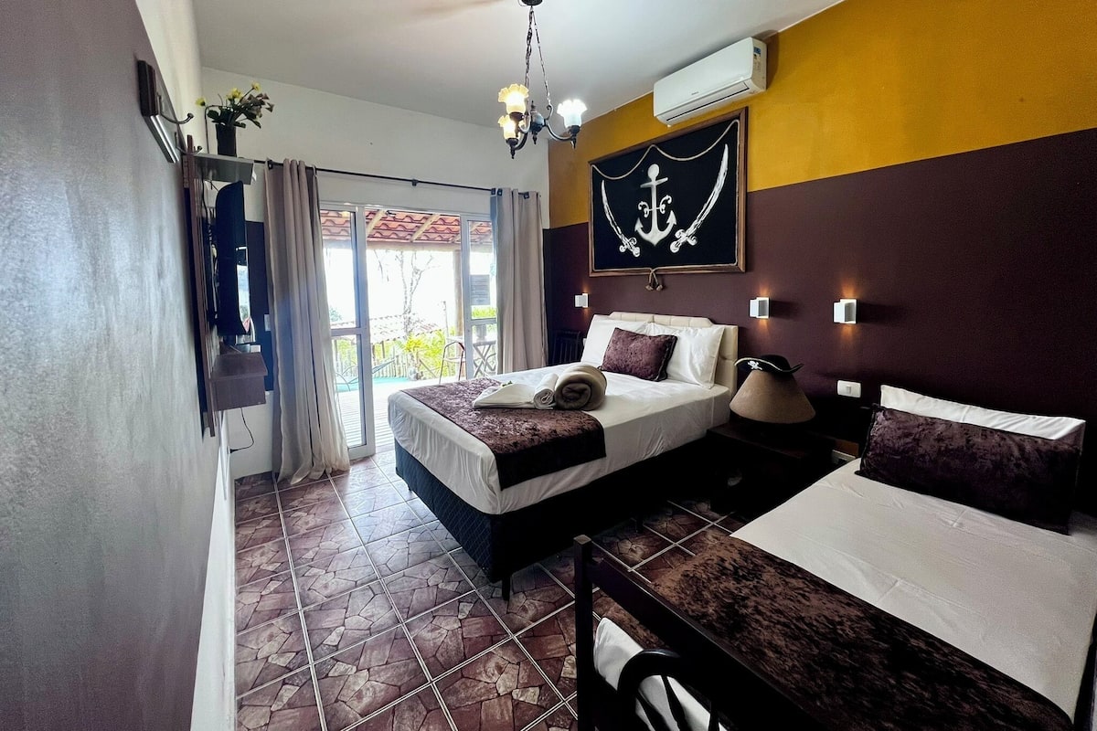 Suíte clássica, vista para o mar | Individualmente decorados, cortinas blackout, Wi-Fi de cortesia