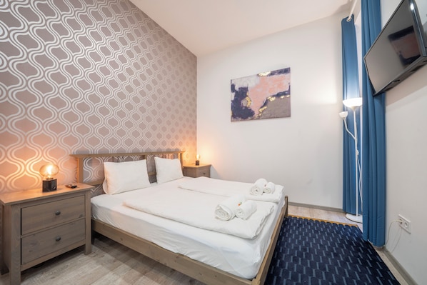 Iron/ironing board, free WiFi, bed sheets