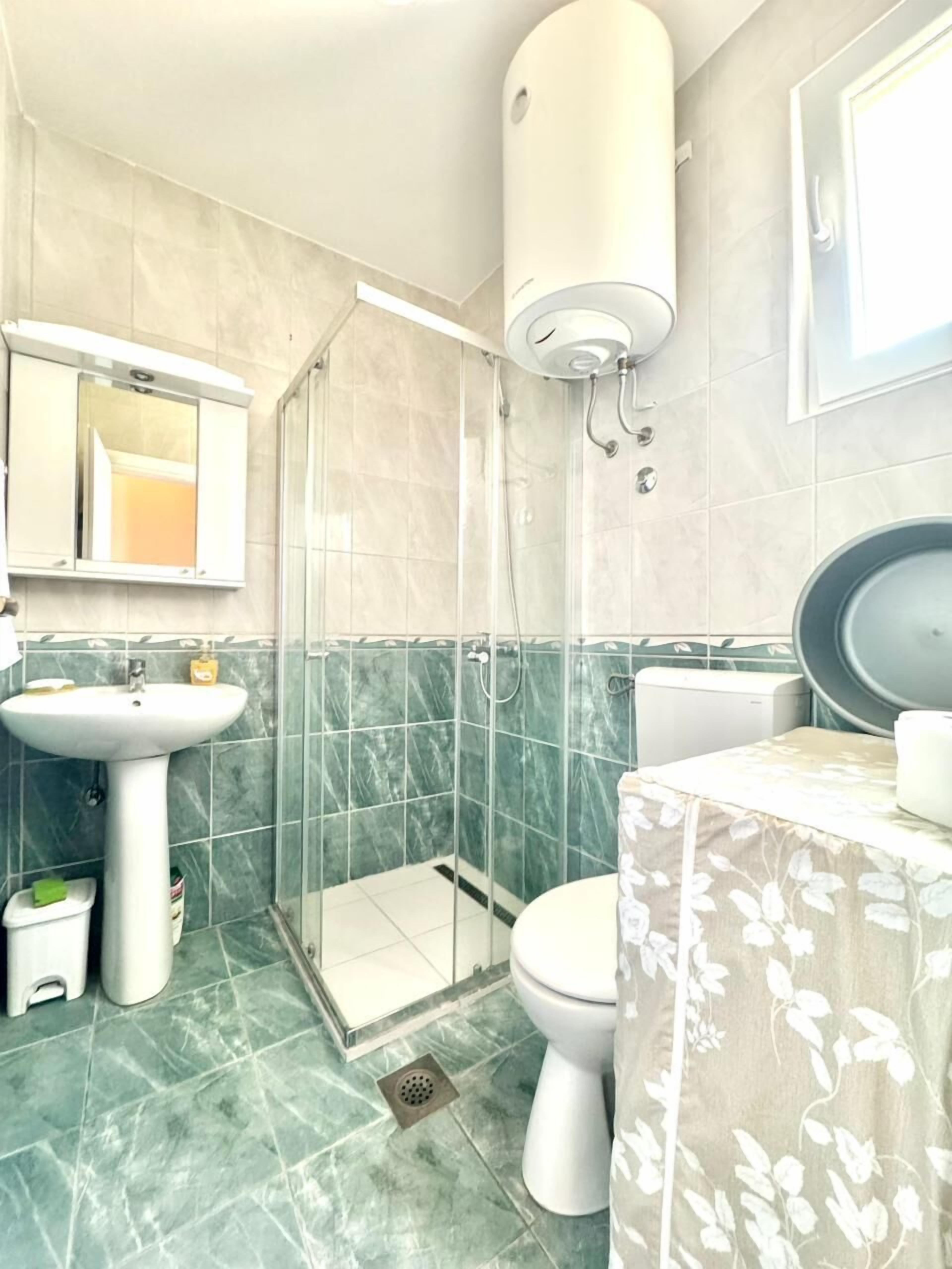 Estudio Confort, balcón, vistas al mar | Baño | Toallas, jabón, champú y papel higiénico