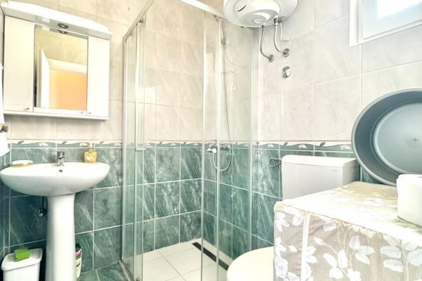 Estudio Confort, balcón, vistas al mar | Baño | Toallas, jabón, champú y papel higiénico
