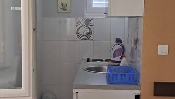 经典开间, 阳台, 花园景观 | 私人厨房 | 迷你冰箱、厨具/餐具