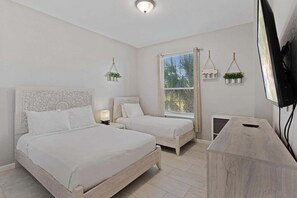 3 bedrooms, iron/ironing board, WiFi, bed sheets