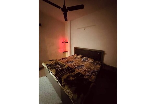 WiFi, bed sheets