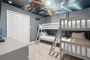 5 bedrooms, iron/ironing board, WiFi, bed sheets