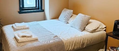 Economy Double Room | Iron/ironing board, free WiFi