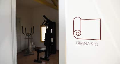 Detached villa in La Rioja Alta: garden and private parking, mini golf, jacuzzi.