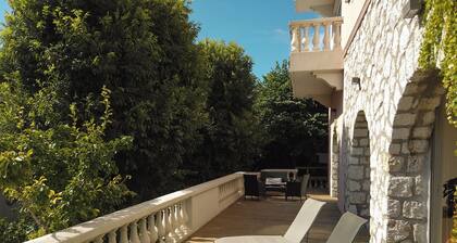 Villa spacieuse, totalement adaptĂ©e aux normes PMR en plein cĆur de ville