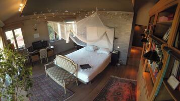 6 slaapkamers, een strijkplank/strijkijzer, wifi, beddengoed