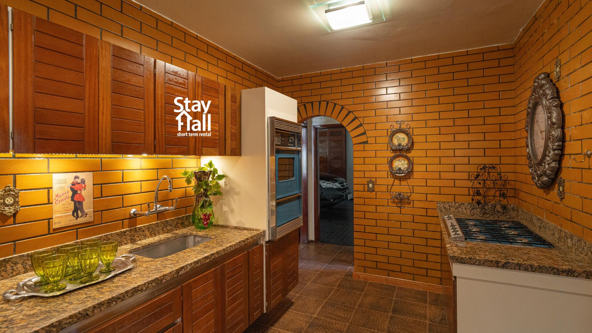 Villa | Cocina privada | Refrigerador y utensilios de cocina 